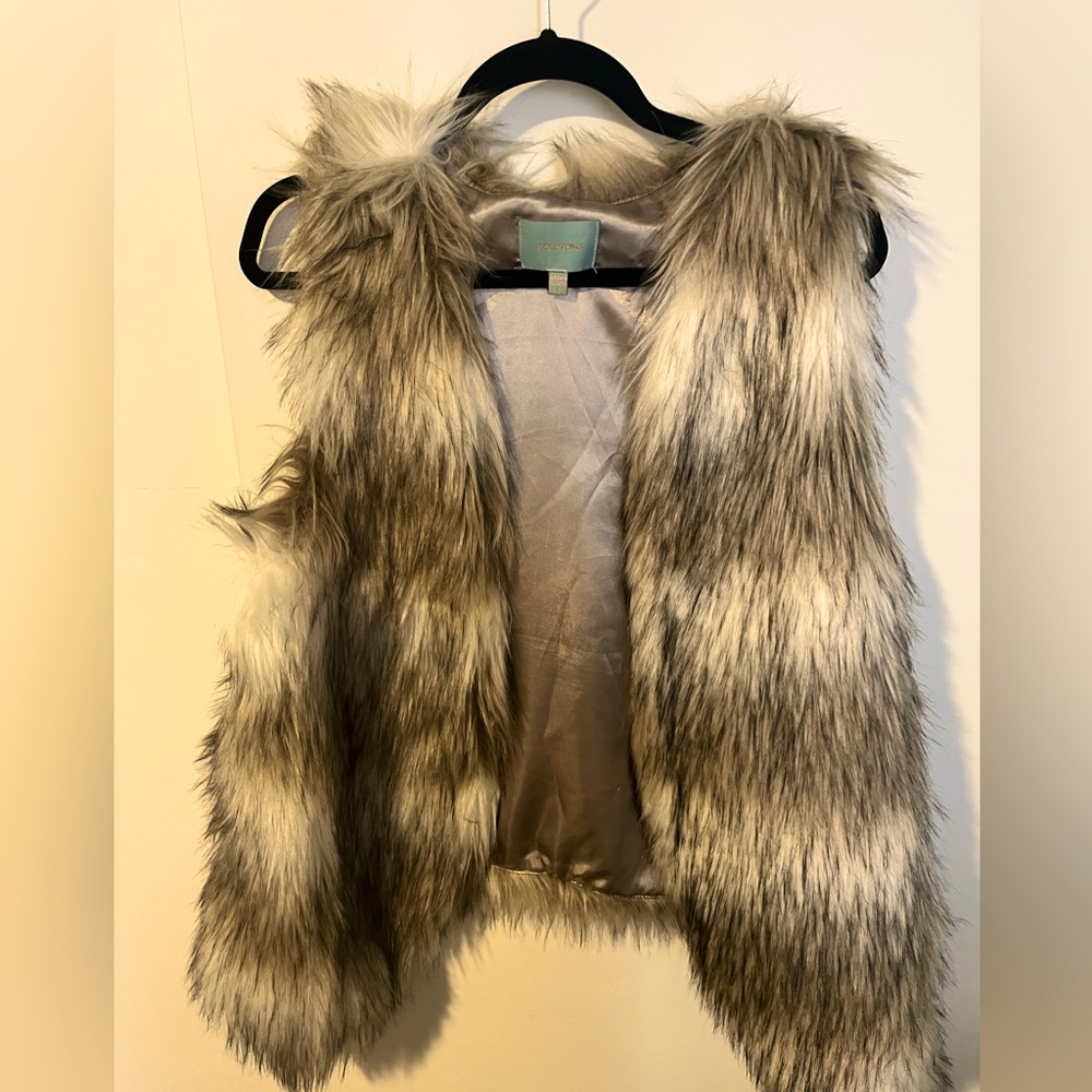 Faux fur vest size large!